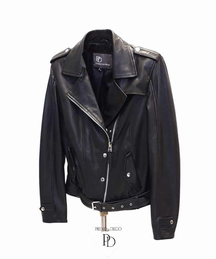 chaquetra piel mujer negra cuero biker